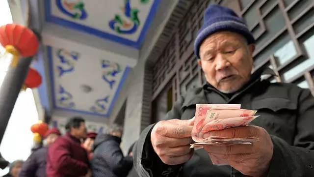 退休后養(yǎng)老金怎么算，養(yǎng)老金會變少嗎？專家是這么說的